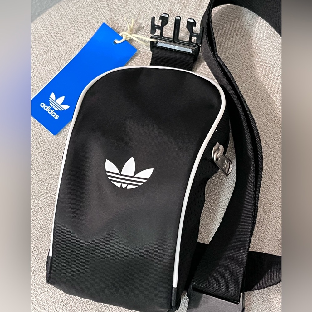 ADIDAS ADICOLOR NWT AUTHENTIC SMALL BLACK/WHITE SMALL CROSSBODY/SHOULDER BAG